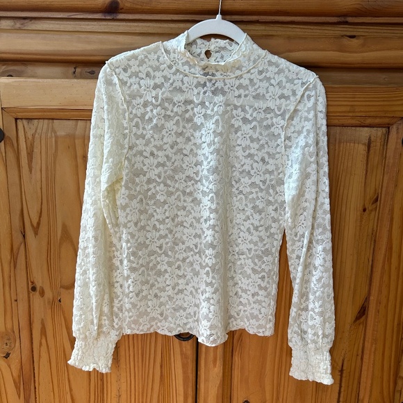 Hem & Thread Tops - NWT Hem and Thread Top Long Sleeve Cream Lace Mock Collar Women's Size Small